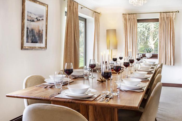 A Stunning 6 Bed Country Home in Cheltenham