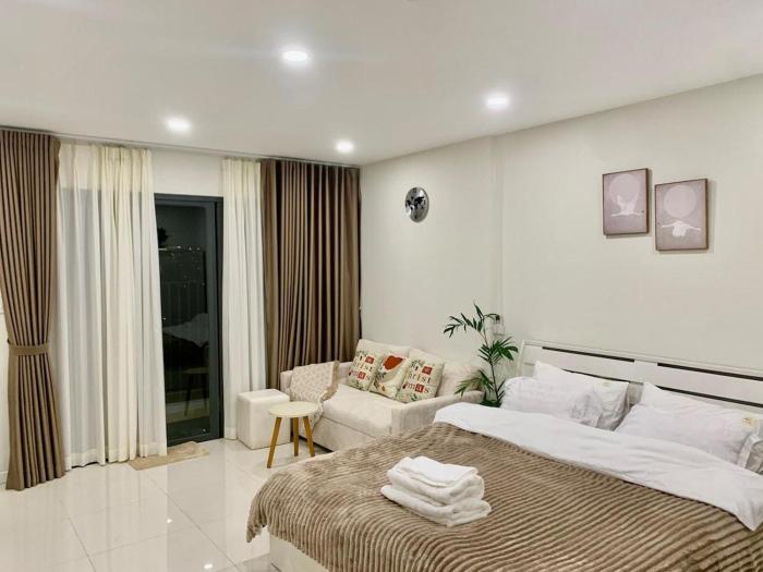 Pool view Elegant Apartment