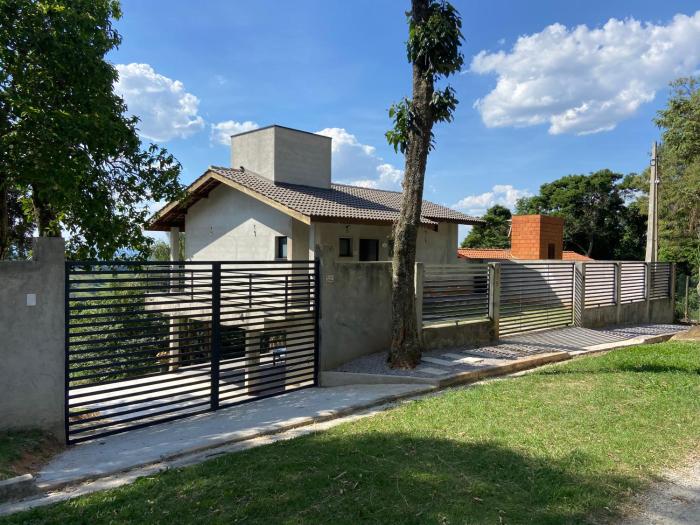 Casa na montanha com bela vista e pôr do sol