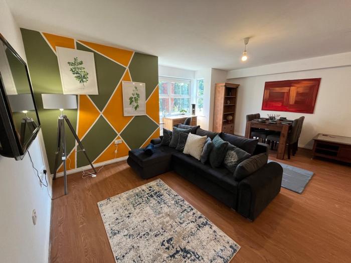 Two Bed Apartment near City Centre