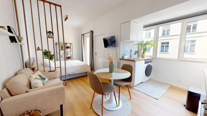 studio centre Bruxelles avec grand balcon pour 2personnes