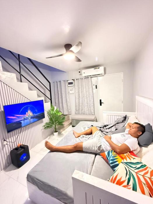 Exclusive 2-bedroom Townhouse with Fast Wi-Fi Netflix Disney Plus Prime Video near Toril Bago Gallera Ulas