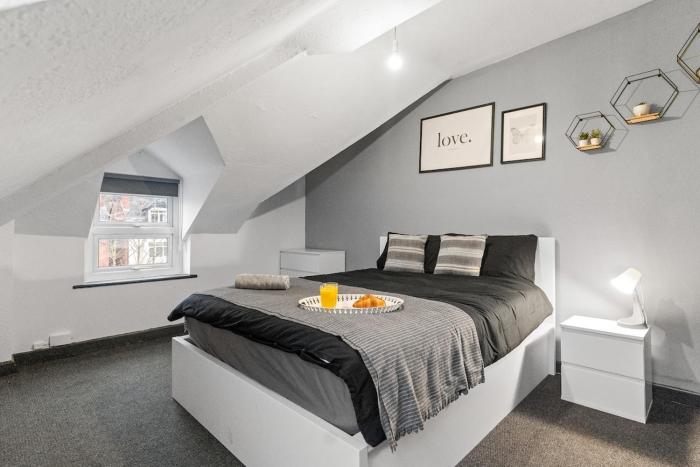 Spacious Quiet - 1 Bedroom Flat