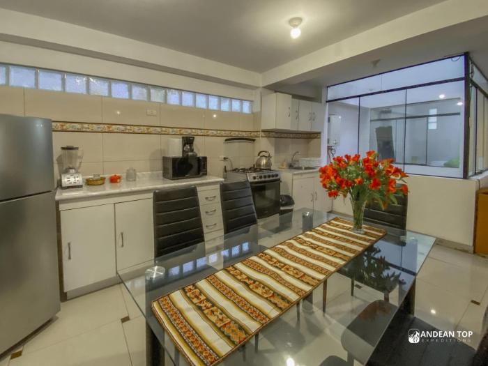 Spacious Apartment with 2 Bathrooms Near Main Square