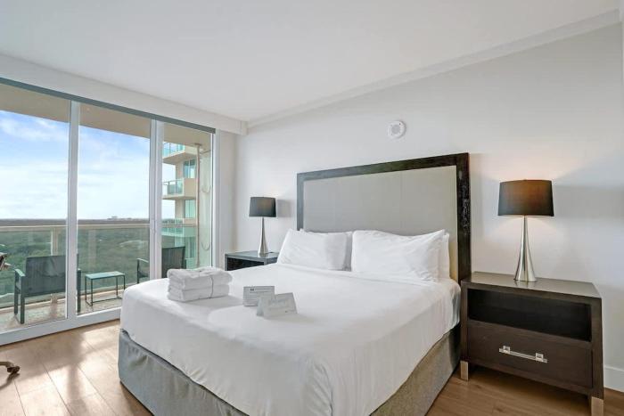 Coconut Grove Suite 20th Floor Suite with Views