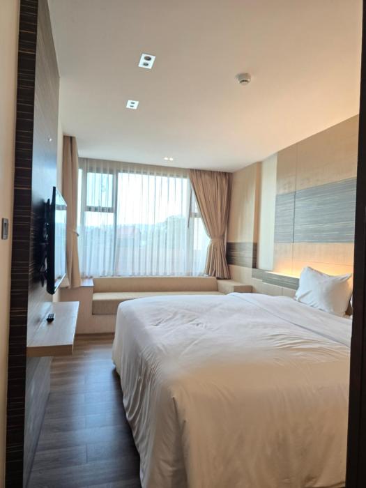 Quiet Balcony Wood Stay