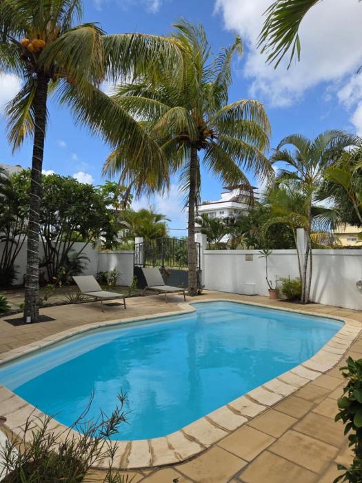 Palm-Shaded 2BR Retreat with Pool in Grand Bay