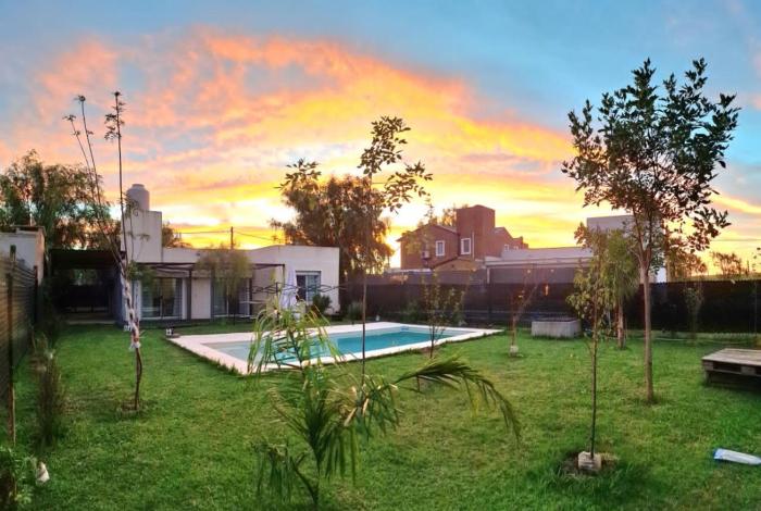 Roldán Casa con pileta uso Familiar exclusivo desde dos noches hasta cuatro personas