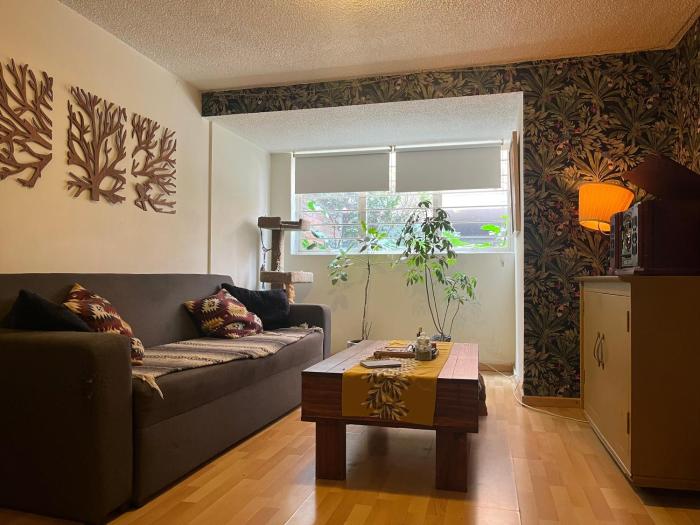 Cerca del centro de Coyoacán, Departamento planta baja con jardín