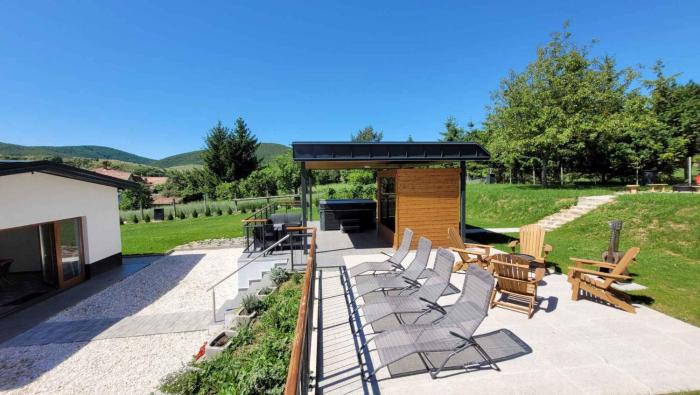 Holiday Home with Hot Tub in Somoskoujfalu 55027