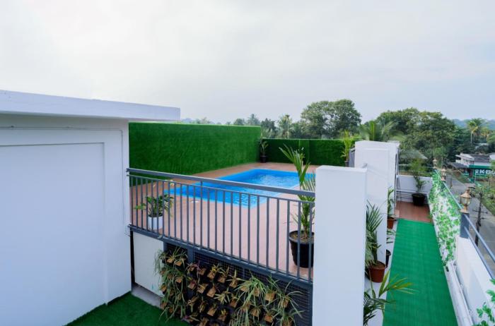 Munderi Green Mounts - Family Rooms with Swimming Pool