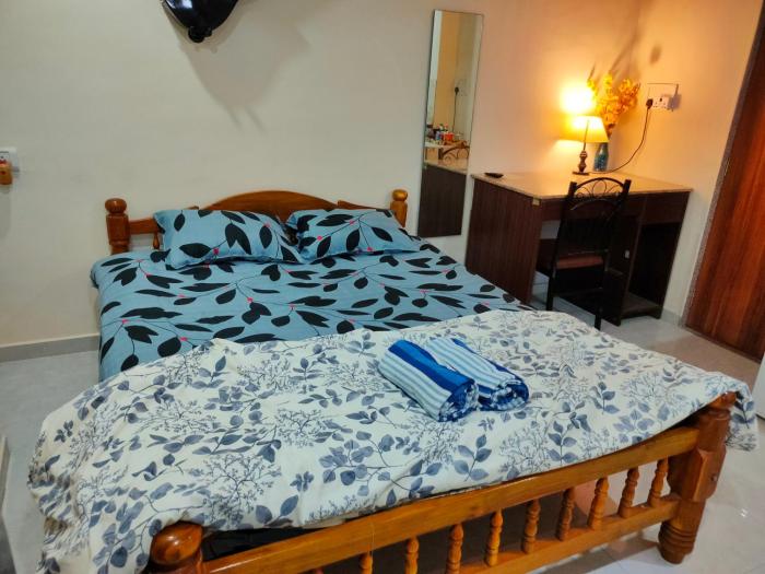 Ebony Room - Comfortable Suite