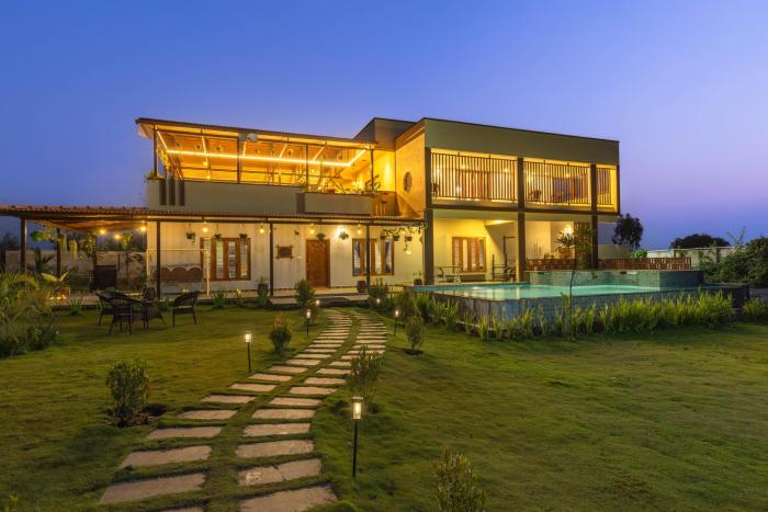 Blue Mirage Villa by StayJadeACPoolLawnJacuzzi