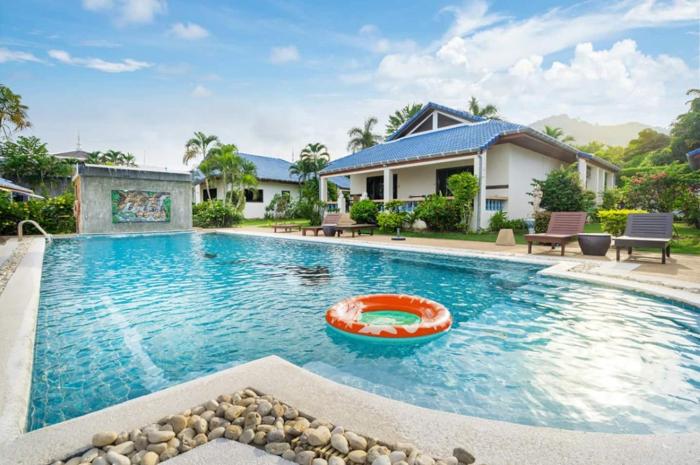 Tropical Retreat and Pool Access
