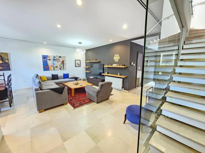 Elegant and modern villa V 04