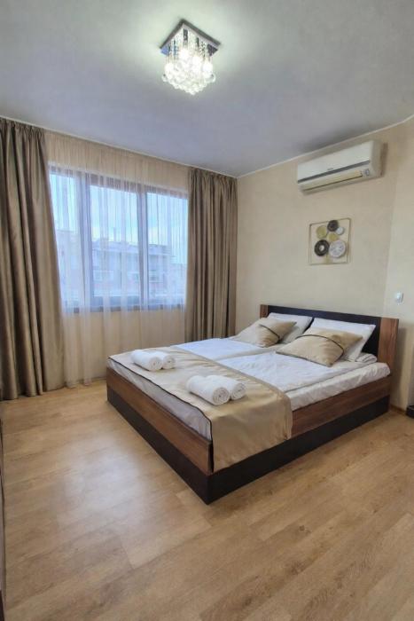 Elit Apartment - City and Hill view