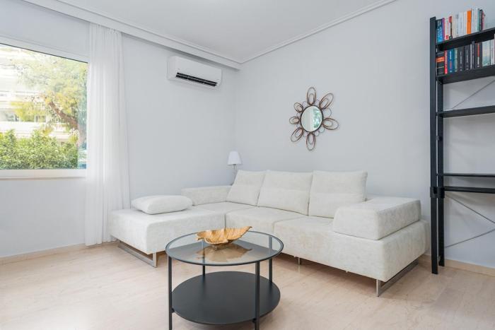 Minimal Apartment in Vouliagmeni