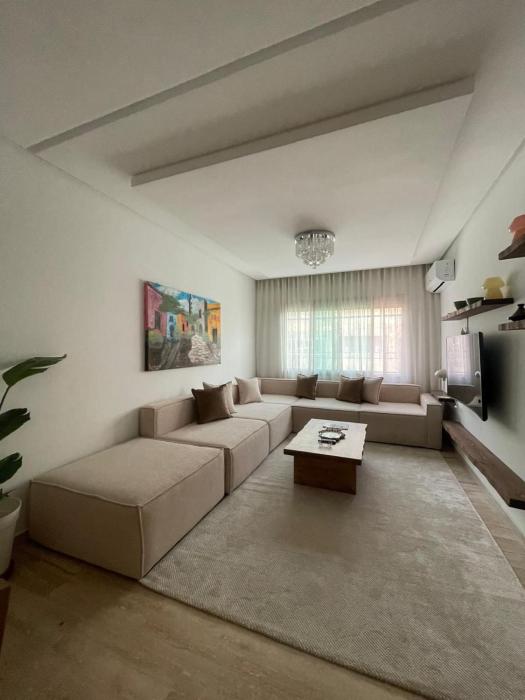 Modern En-Suite 2BR Near Casa Voyageur Parking & Wi-Fi