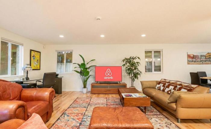 Modern 3BR House with BBQ Yard near Richmond Beach
