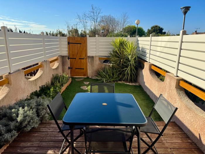 Rez de jardin climatisé, cosy, avec parking à Sanary - Les Amirantes