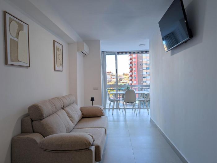 Apartamento moderno con piscina y parking privado