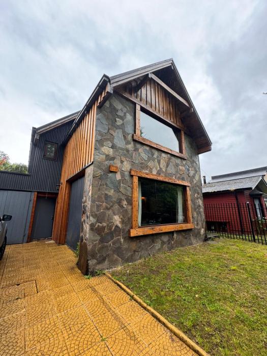 Casona Rústica, frente a bosque y humedal valdiviano