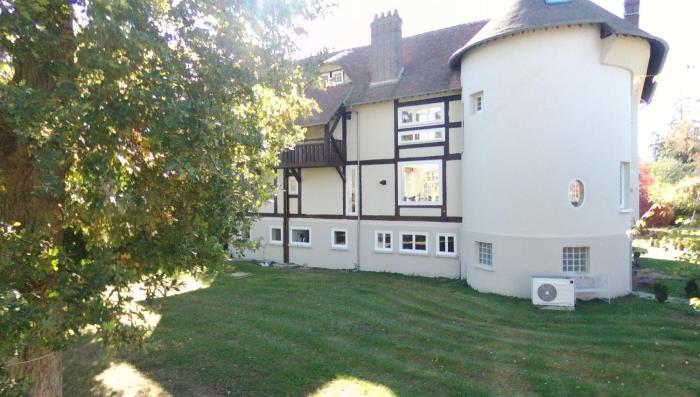 A timeless manor of discreet luxury and absolute privacy