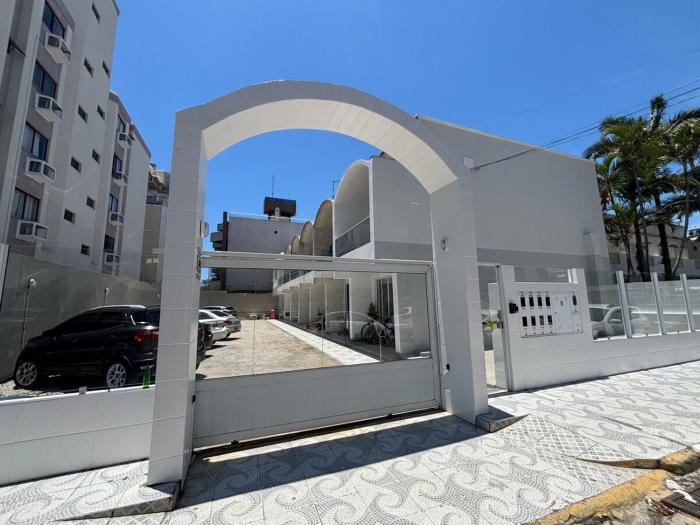 Casa há 40m da praia e no centro de Canasvieiras