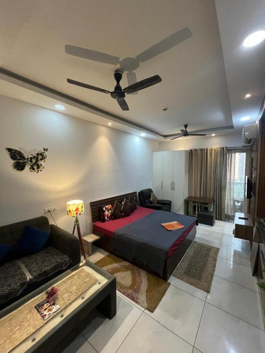 Supertech Royal Paradise Studio BnB