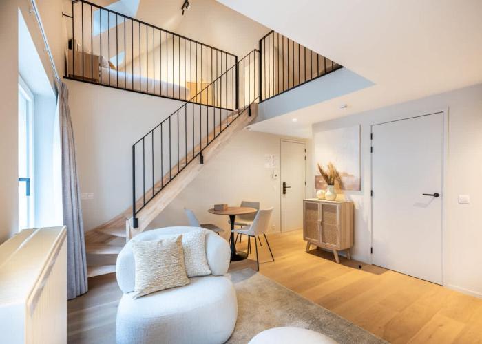 TIDYY - Chic Duplex Studio with City Views Ghent