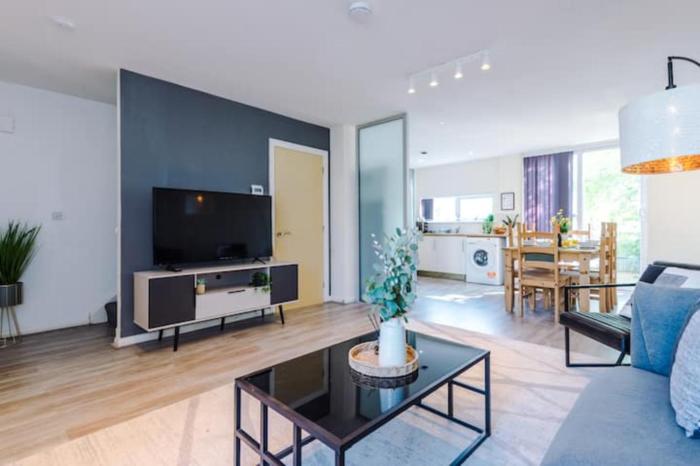 Modern City House - Sleeps 6 - Free Parking - Near Etihad Stadium - Coop Live