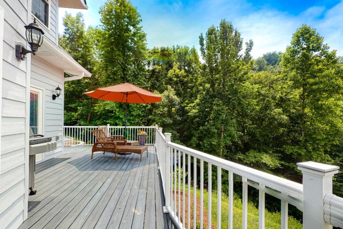 Lake Norris Epic Aqua Haven Sleeps 8 - Deck - Grill