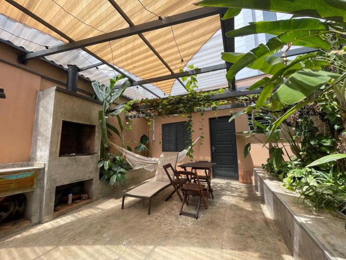 Casa de Tijolos com Churrasqueira Vila Fechada