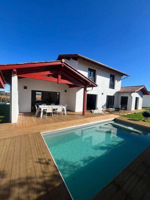 Maison Lumineuse Piscine Chauffée Près De Biarritz