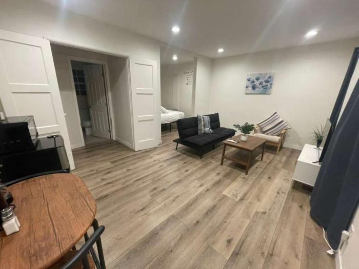 Studio Suite Near Beverly Hills for Two