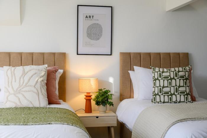 Spacious Modern 3-Bed Townhouse - Central York