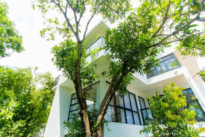 The Lake Residences