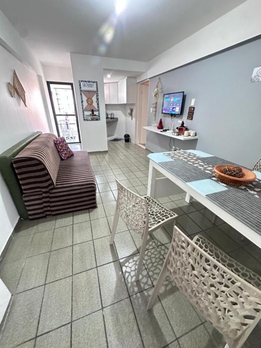 Praia Ponta Verde em frente ao Trópico Hotel com garagem, Wi-Fi, piscina- Apto208