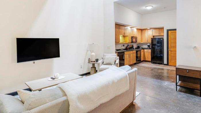 Landing Beautiful 2BD Clubhouse Gym