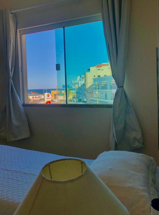 Apartamento a 150m da praia de Bombinhas, em Av principal