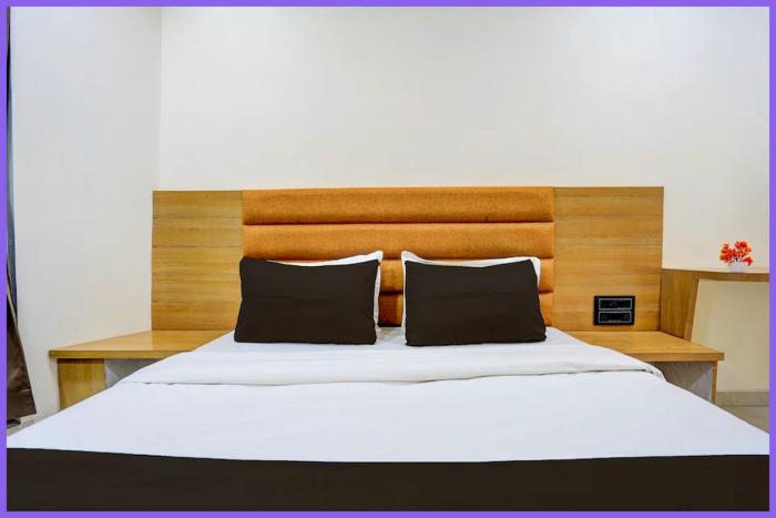 Hotel Atulyam Inn Near Vishwanath temple