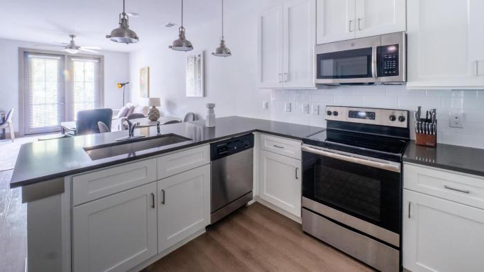 Landing Apartments - Avalon at James Island