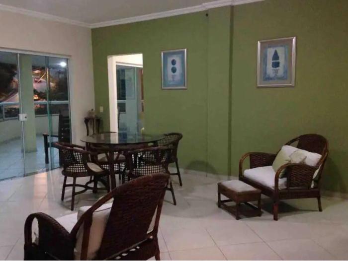 Apartamento Grande Av Principal Bombinhas 150m da praia