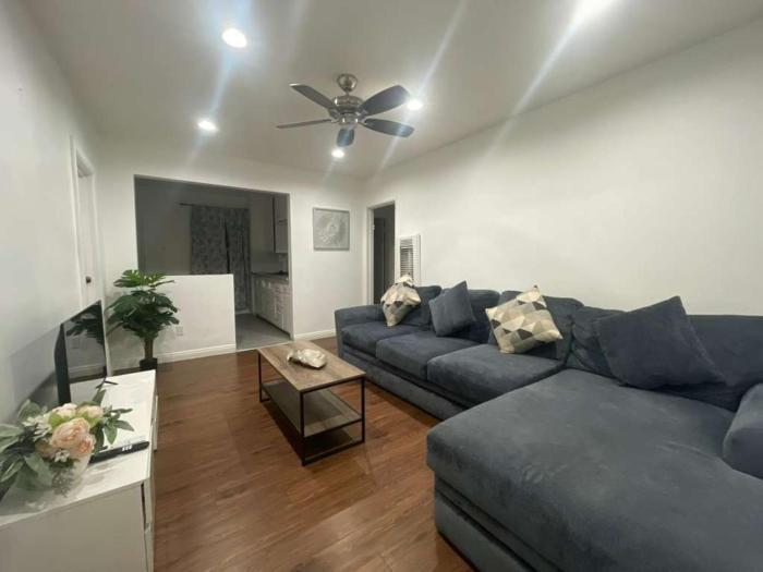 Ground Floor One Bedroom Near Beverly Hills