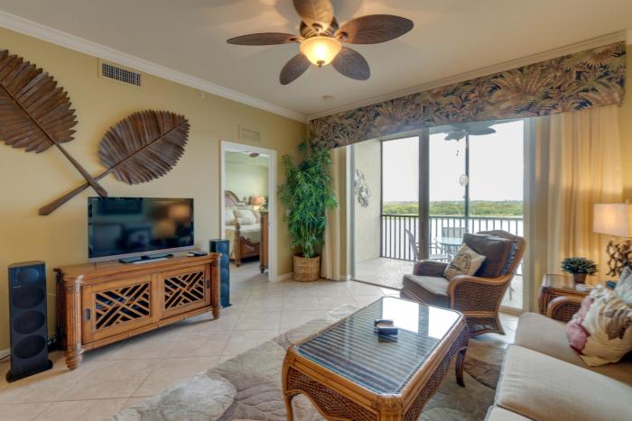 River Strand Country Club Condo with Pool Access!
