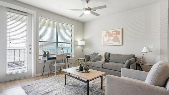 Landing Apartments - Tribute at the Rim