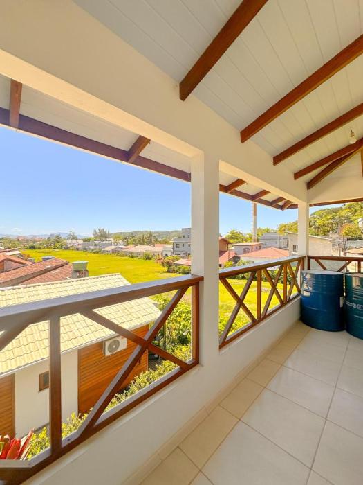 Casa com Vista Parcial do Mar a 500m da Praia, Ponta das Canas, Florianopolis
