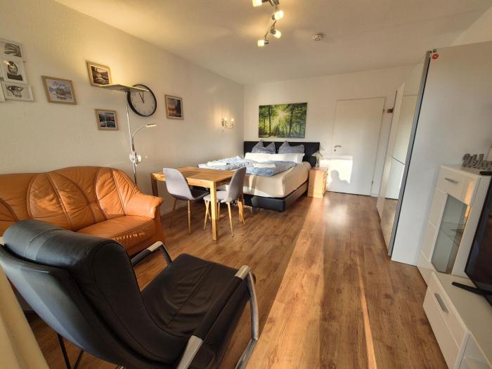 NaturBlick 1 am Rothaarsteig neue moderne Ferienwohnung mit Highspeed Internet Flatrate XXL Boxspringbett Terrasse und PKW Parkplatz 10 Minuten bis Willingen Ideal für Touristen und Geschäftsleute mit MWSt Rechnung