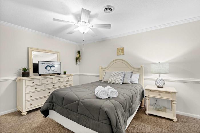 San Remo 108 Ocean-Block 2BR Condo Pool Access Private Patio & Parking