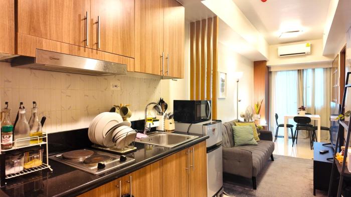 Cozy staycation 1BR with WiFi, Netflix and more at Shore 3 MOA